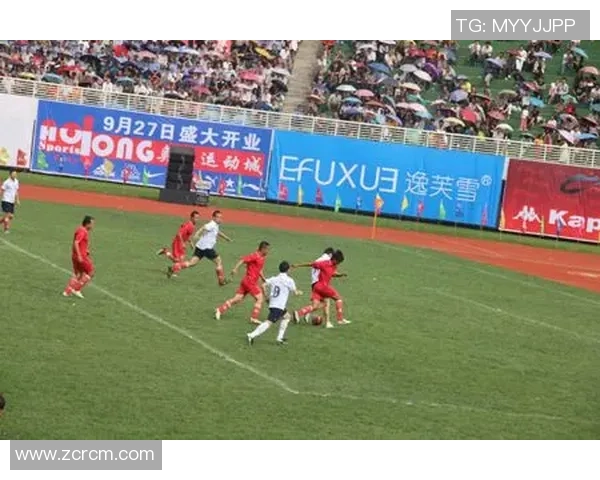 足球明星儿子成长记：从小球场到聚光灯下的精彩瞬间